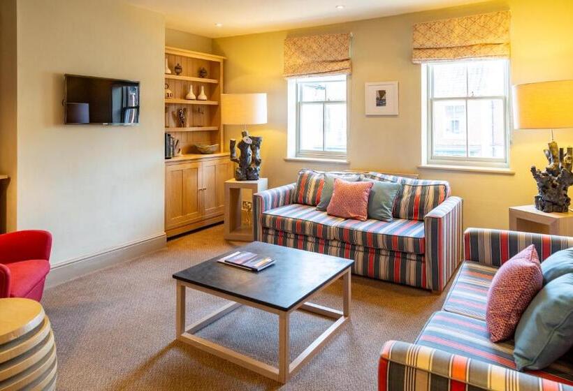 Family Suite, Crown