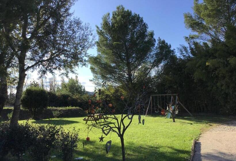 Номер Стандарт, Des Roulottes En Provence