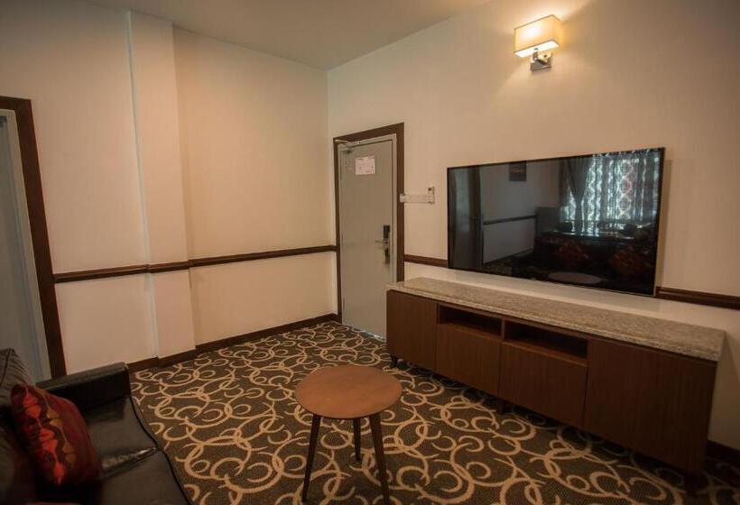 سوییت, Adya Hotel Chenang