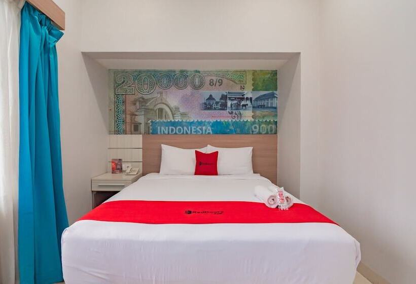 Номер Deluxe, Reddoorz Plus @ Point Phila Cihampelas