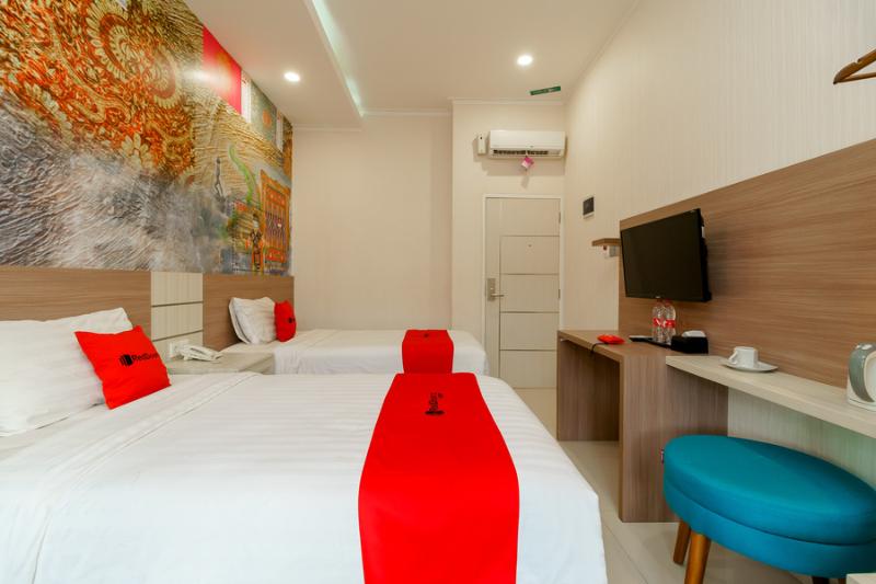 Номер Deluxe, Reddoorz Plus @ Point Phila Cihampelas