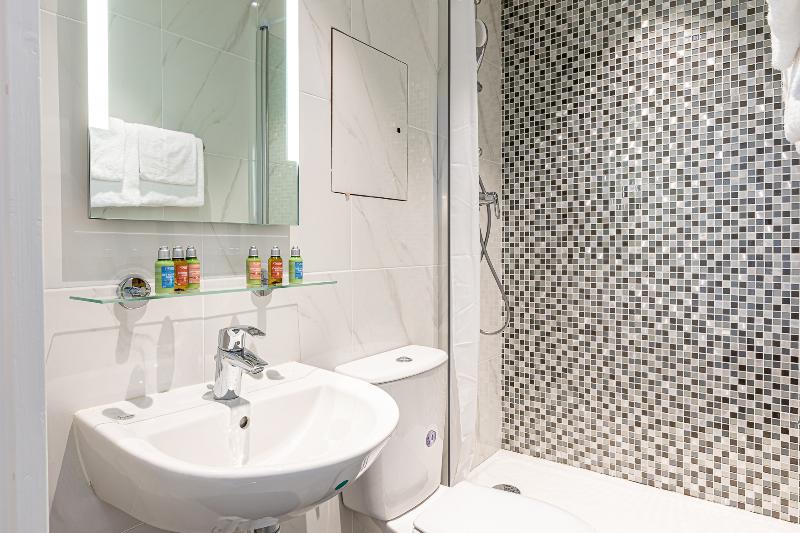 带大床的标准间, Holiday Inn Express Hotel & Suites Tampa Rocky Point Island, An Ihg