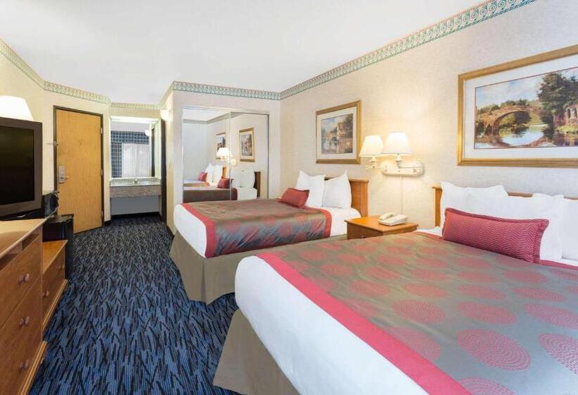 Номер Стандарт 2 Двуспальные Кровати, Ramada By Wyndham Kent Seattle Area