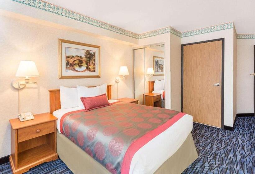 Стандартный Номер Кровать Кинг, Ramada By Wyndham Kent Seattle Area