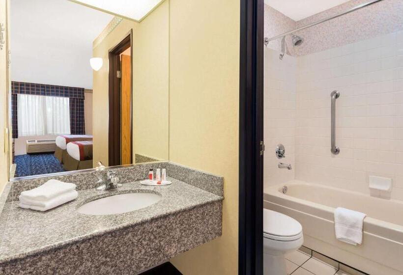 Номер Стандарт Адаптированный для Инвалидов, Ramada By Wyndham Kent Seattle Area