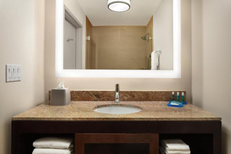 Suíte Cama King, Holiday Inn Express Hotel & Suites Belmont, An Ihg