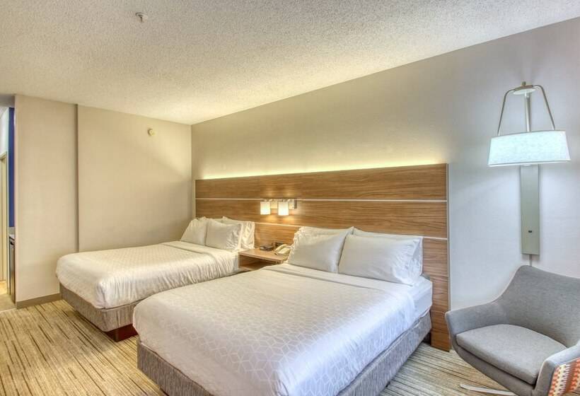 Номер Стандарт Адаптированный для Инвалидов, Holiday Inn Express Hotel & Suites Oshkosh   State Route 41, An Ihg