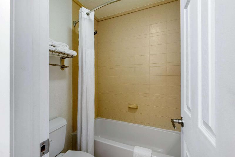חדר סטנדרט עם מיטת קינג, Quality Inn Clute Freeport