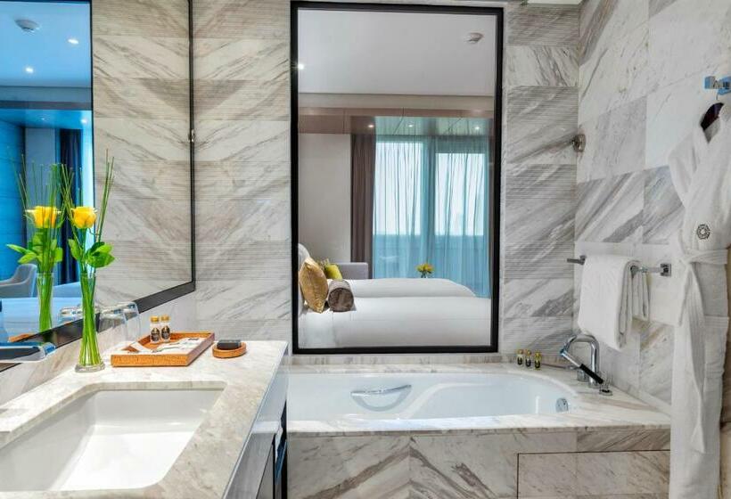 Номер Superior Кровать Кинг, Taj Jumeirah Lakes Towers