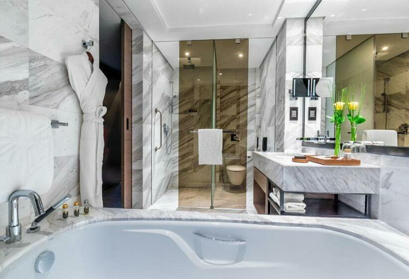 Номер Клуб Кровать Кинг, Taj Jumeirah Lakes Towers