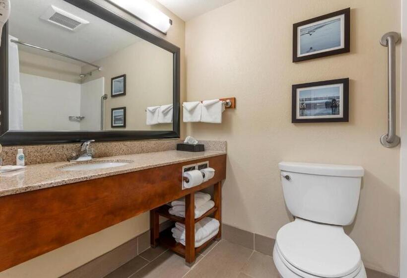 带2个双人床的标准工作室, Comfort Inn Arcata