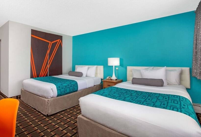 带2个双人床的标准工作室, Howard Johnson By Wyndham Colorado Springs