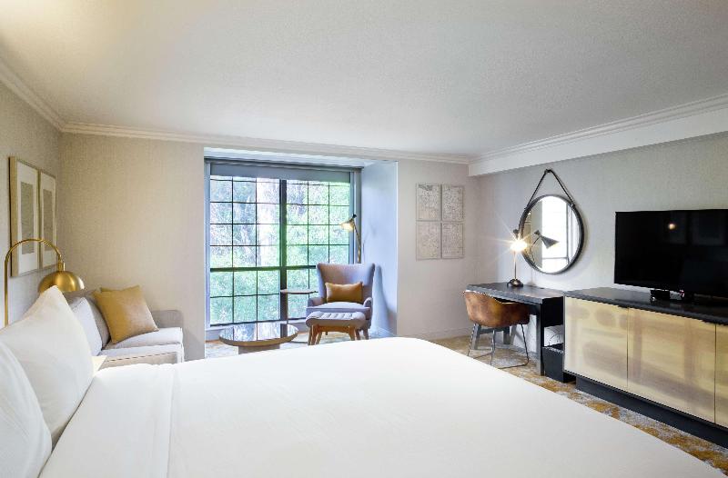 스탠다드 룸 킹사이즈 침대, The Inn At Saratoga, Tapestry Collection By Hilton