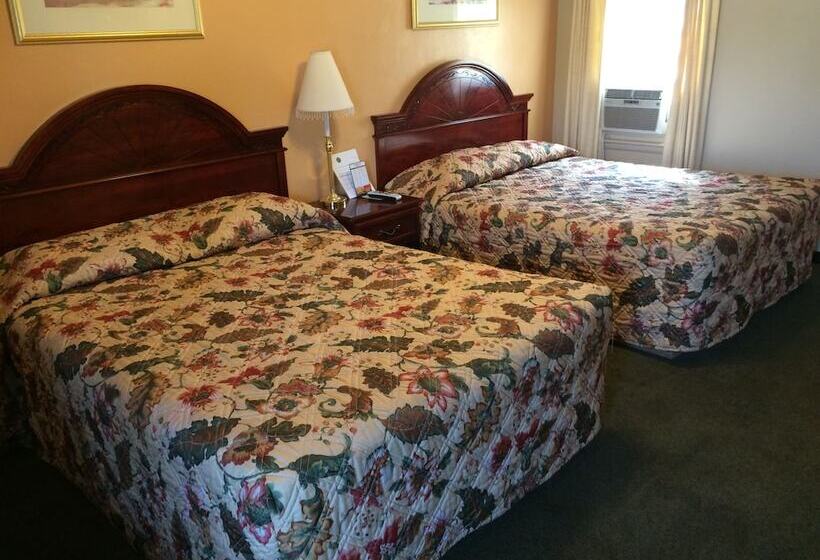 Номер Стандарт 2 Двуспальные Кровати, Howards Motel