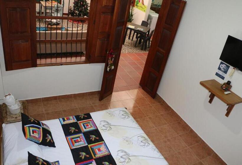 اتاق لوکس, Candileja Hostel