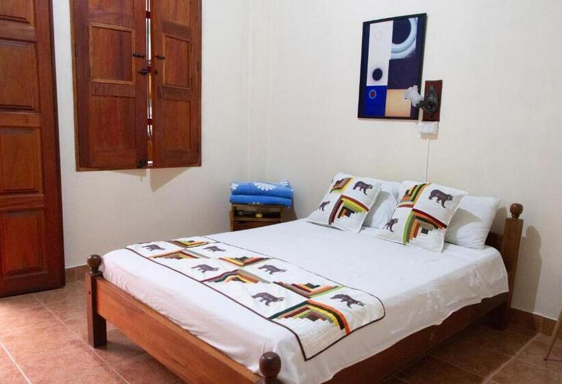 اتاق لوکس, Candileja Hostel