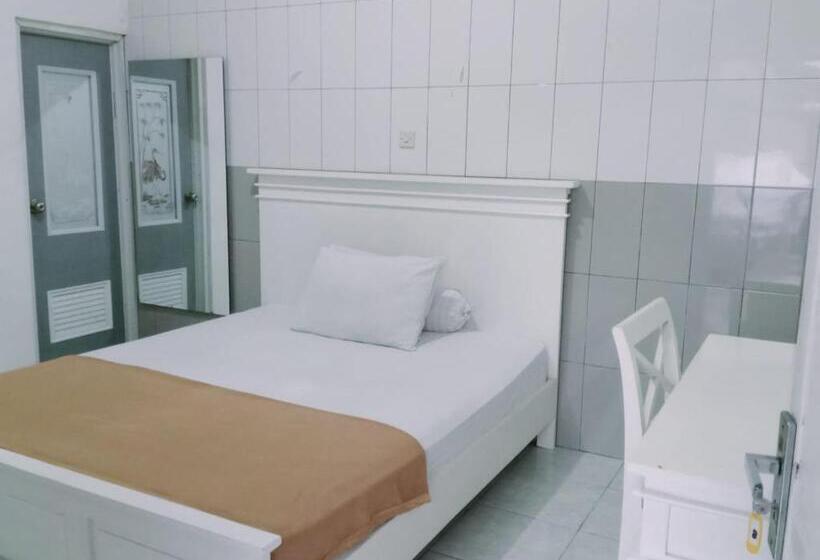 اتاق لوکس سه تخته, Ratu Guesthouse