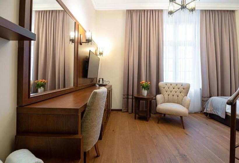 اتاق استاندارد یک تخته برای معلولان, Michael S Palace