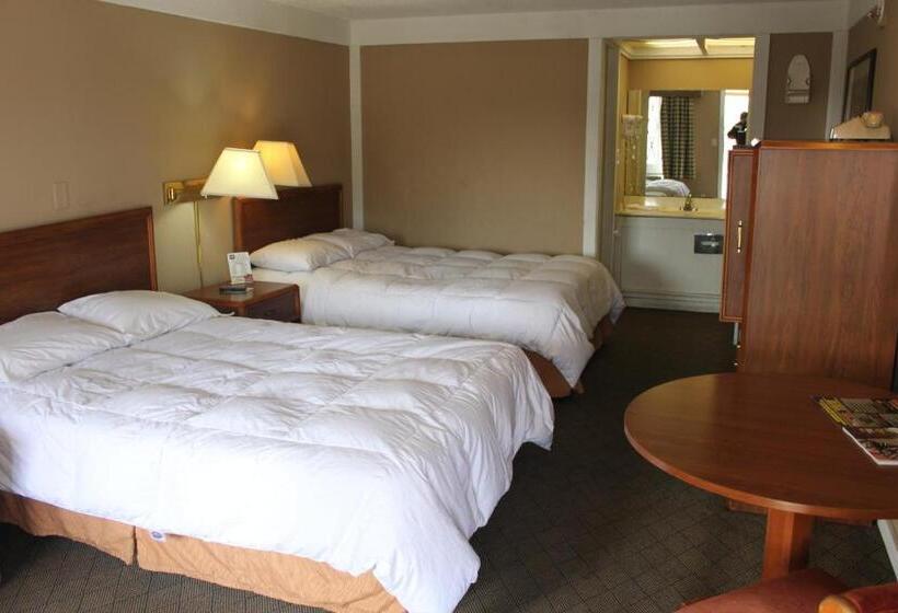 带2个双人床的标准工作室, Knights Inn Indianapolis
