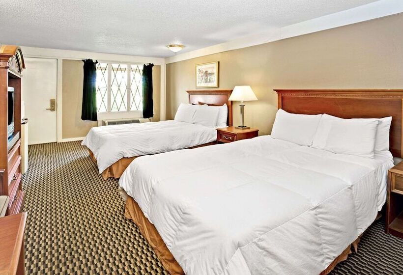带2个双人床的标准工作室, Knights Inn Indianapolis