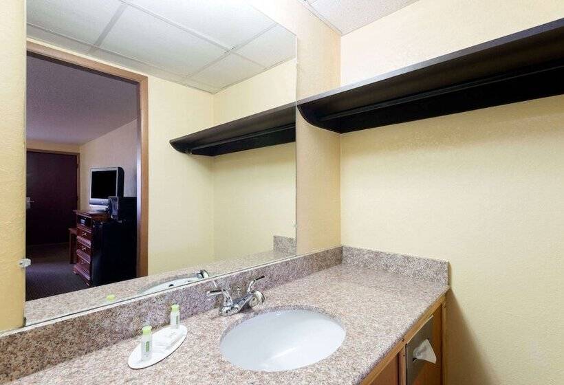 Номер Стандарт 2 Двуспальные Кровати, Americas Best Value Inn Martinsburg