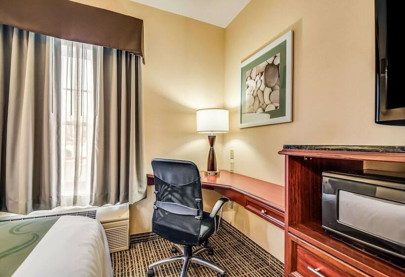 ２ダブルベッドのスタンダードルーム, Quality Inn Oak Ridge