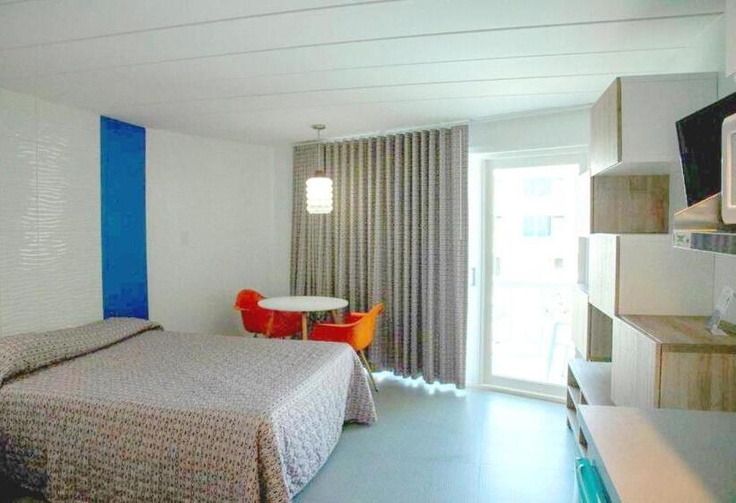 Номер Deluxe Вид на Бассейн, The Jolly Roger Motel