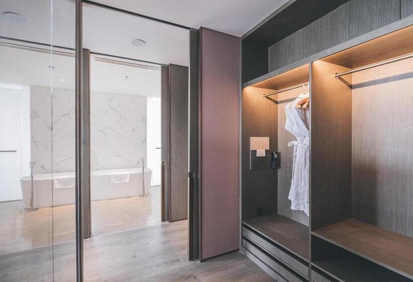 سوئیت با چشم‌انداز, Atour Hotel Shenzhen Luohu Shuibei Ibc