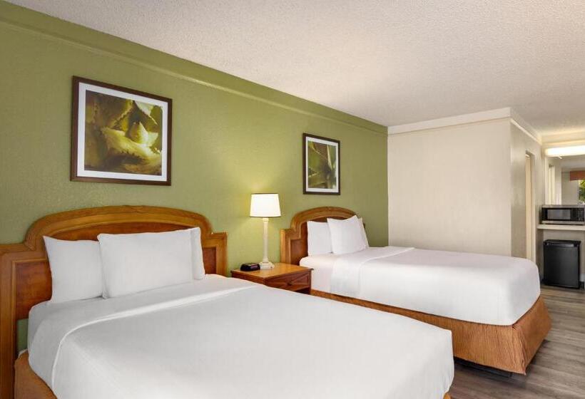 스탠다드 룸 더블 침대 2개, Baymont By Wyndham Daytona Beach   Intl Speedway