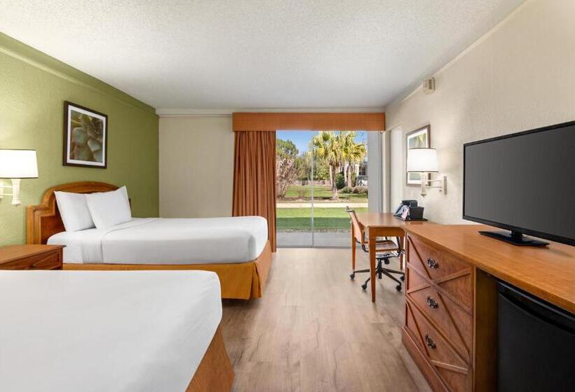 Номер Стандарт 2 Двуспальные Кровати, Baymont By Wyndham Daytona Beach   Intl Speedway