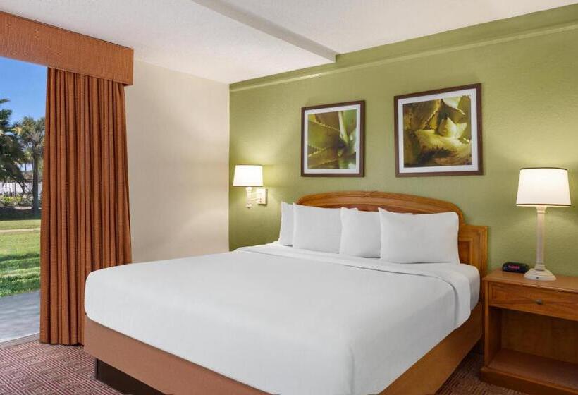 Стандартный Номер Кровать Кинг, Baymont By Wyndham Daytona Beach   Intl Speedway