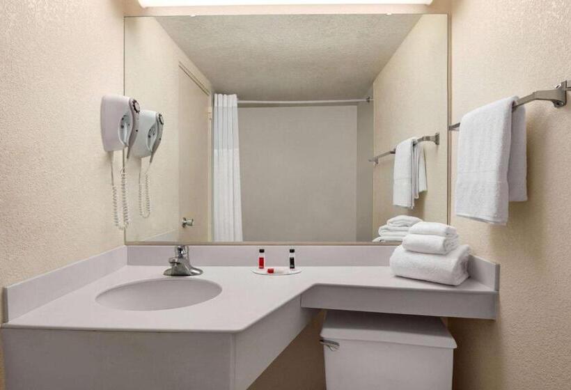 Стандартный Номер Кровать Кинг, Baymont By Wyndham Daytona Beach   Intl Speedway