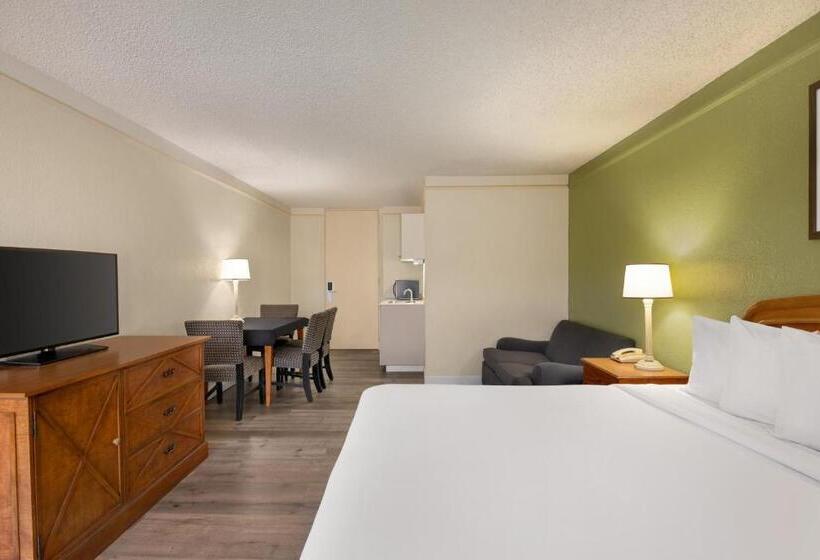 Студио Стандарт Кровать Кинг, Baymont By Wyndham Daytona Beach   Intl Speedway
