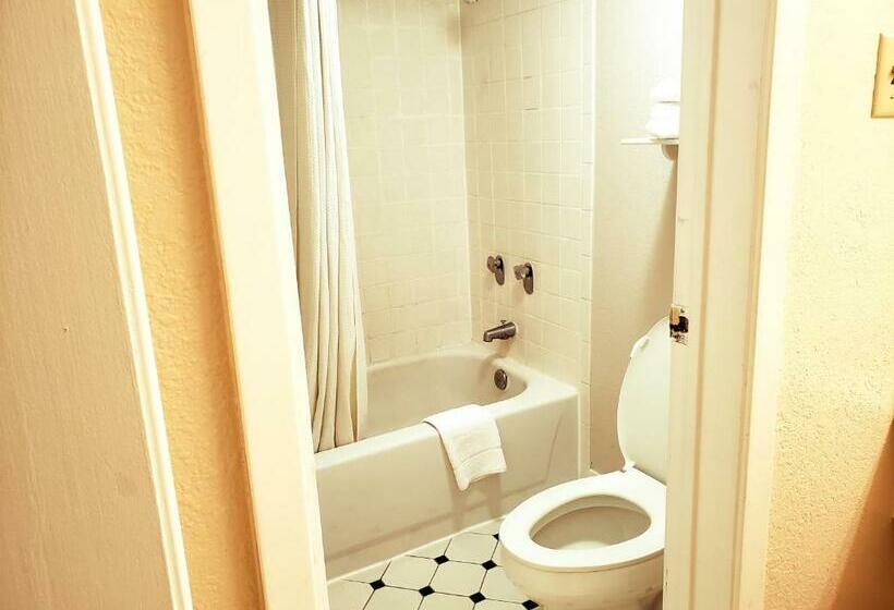غرفه قياسيه سريرين مزدوجين, Econo Lodge Richmond North Chesterfield