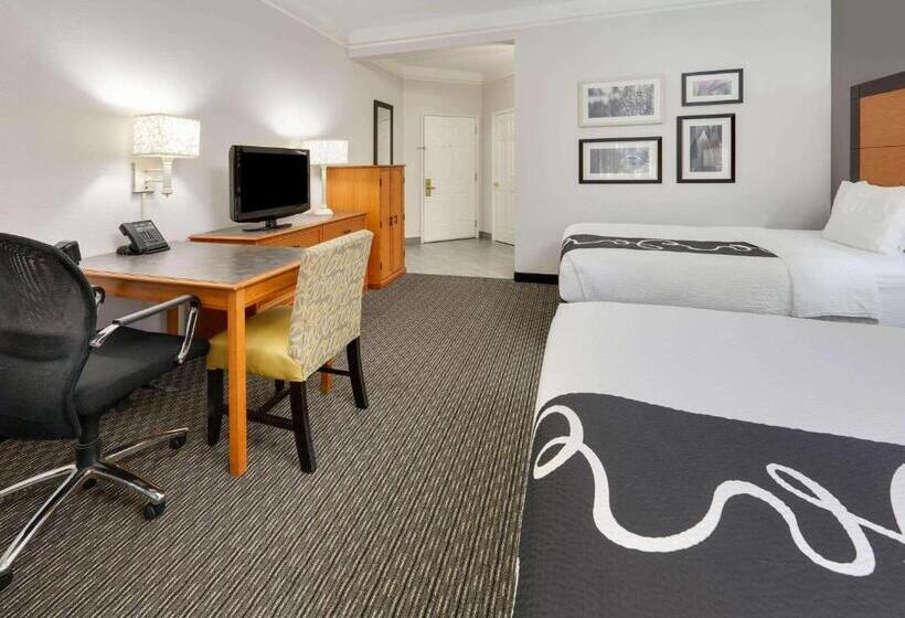 ２ダブルベッドのスタンダードルーム, La Quinta By Wyndham Dallas   Addison Galleria