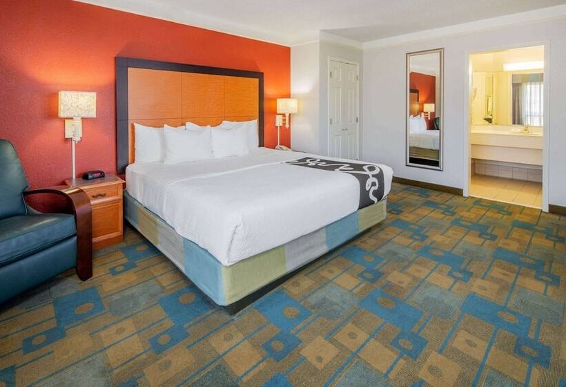 Номер Deluxe, La Quinta Inn & Suites By Wyndham Irvine Spectrum