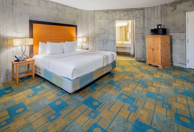 Номер Executive, La Quinta Inn & Suites By Wyndham Irvine Spectrum