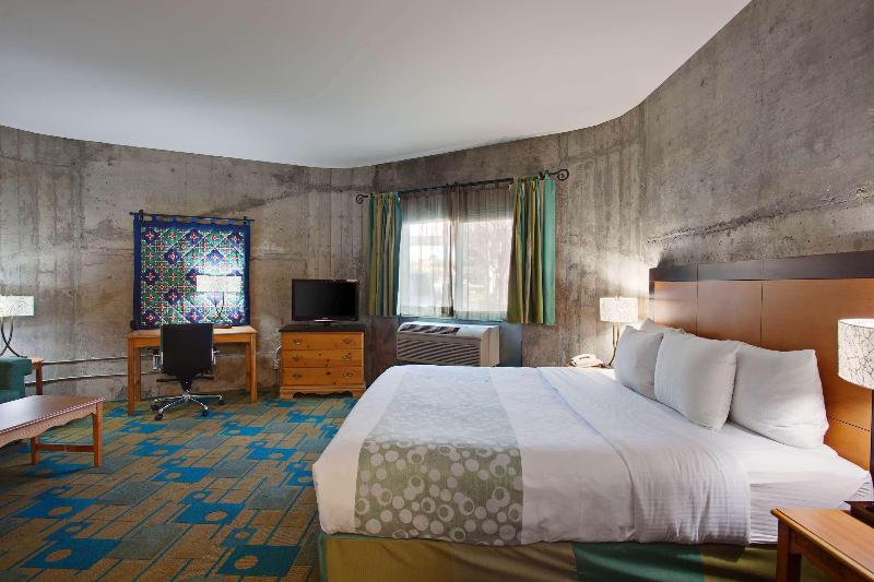 Номер Deluxe Кровать Кинг, La Quinta Inn & Suites By Wyndham Irvine Spectrum