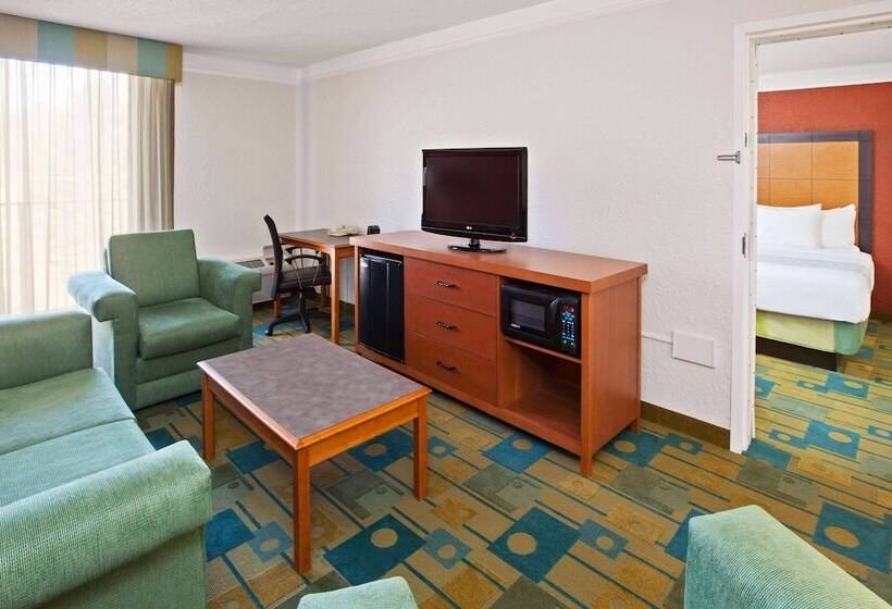 Suite King Size Bed, La Quinta By Wyndham Nashville Airport/opryland