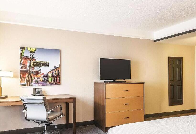 חדר דחוקס עם מיטת קינג, La Quinta By Wyndham New Orleans Downtown