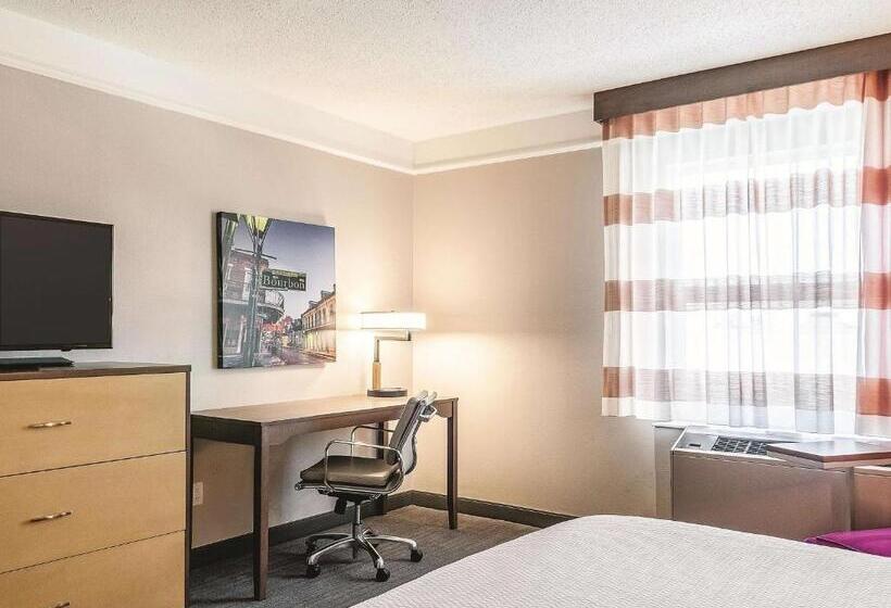 חדר דלוקס עם מיטת קינג, La Quinta By Wyndham New Orleans Downtown