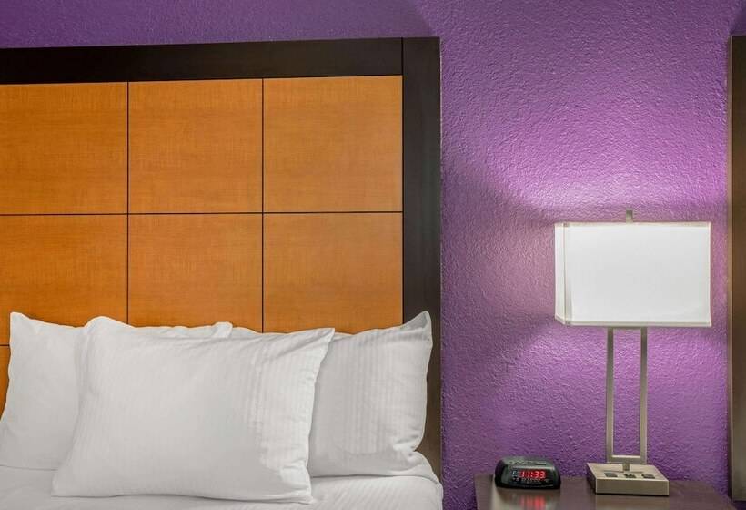 带2个双人床的标准工作室, La Quinta By Wyndham Orlando Airport North