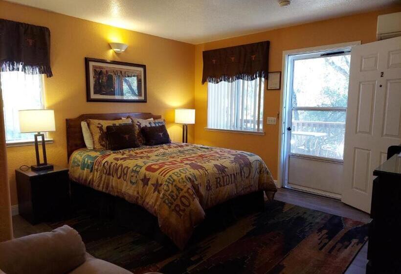 Номер Стандарт с Балконом, Little Valley Inn