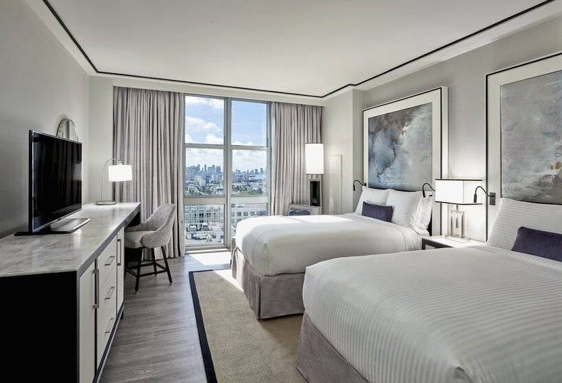 带2个双人床的标准工作室, Loews Miami Beach