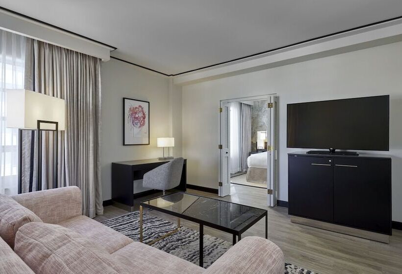 带城市景观的套间, Loews Miami Beach