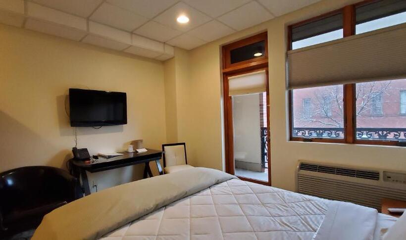 Номер Стандарт с Балконом, Lowell Inn