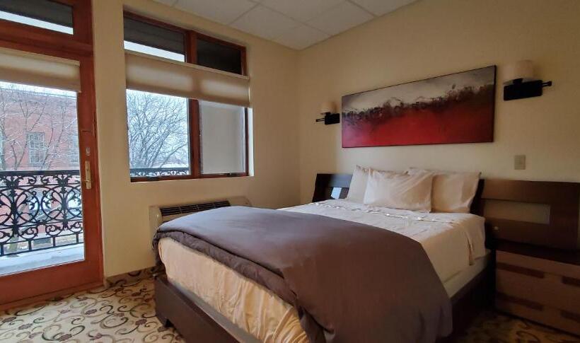 Номер Стандарт с Балконом, Lowell Inn