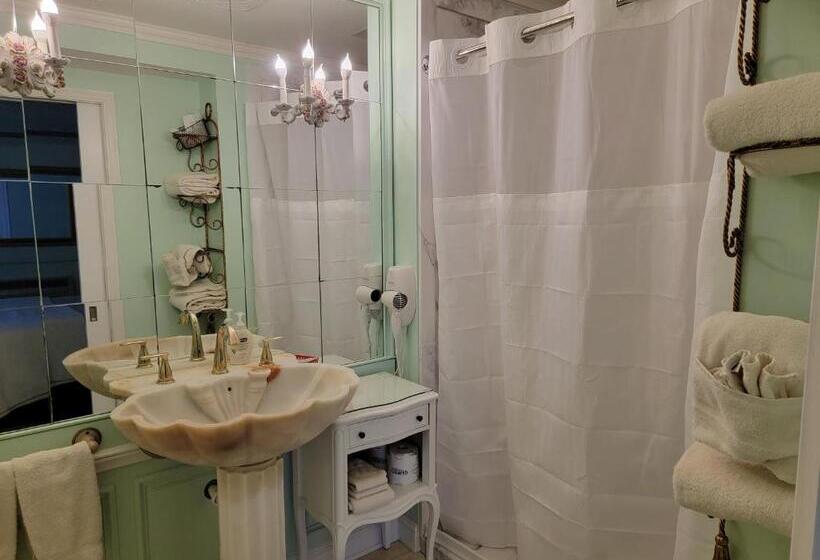 Трехместный Номер Deluxe, Lowell Inn