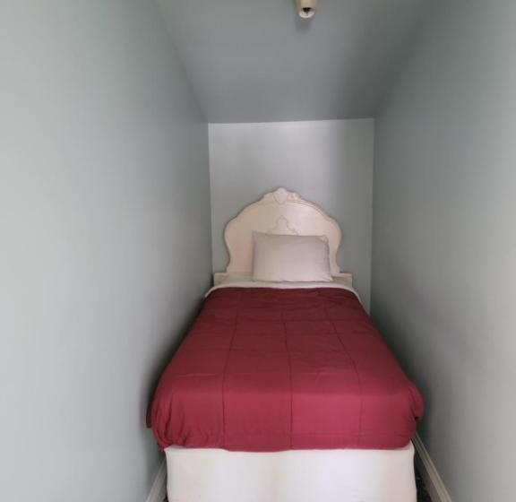 Люкс, Lowell Inn