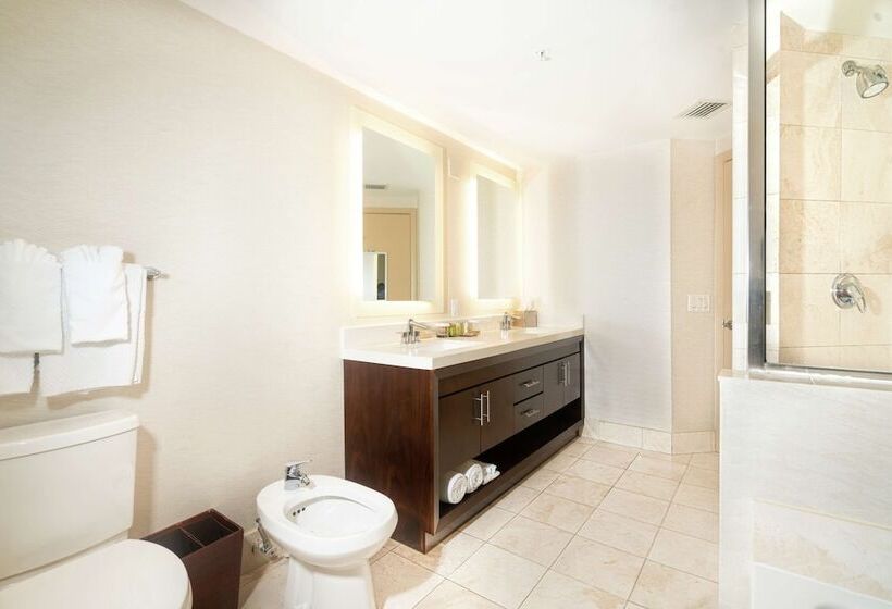 Люкс 2 Спальни, Doubletree Resort & Spa By Hilton Ocean Pointn. Miami Beach